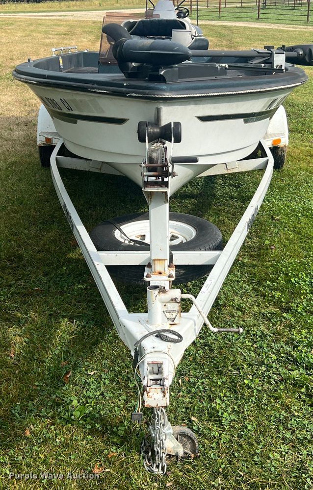 image for item JM9205 1988 Ranger Fisherman  boat