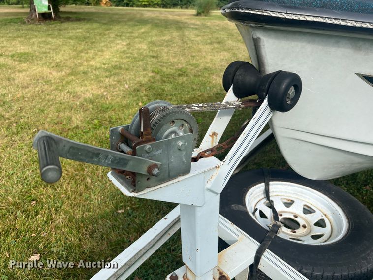 image for item JM9205 1988 Ranger Fisherman  boat