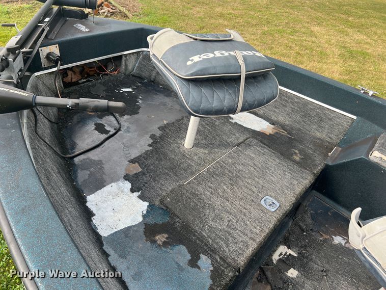 image for item JM9205 1988 Ranger Fisherman  boat