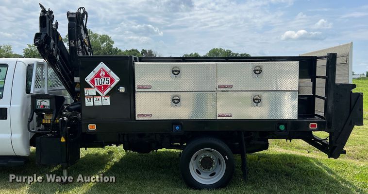 image for item JM9256 2014 Ford F550  flatbed truck