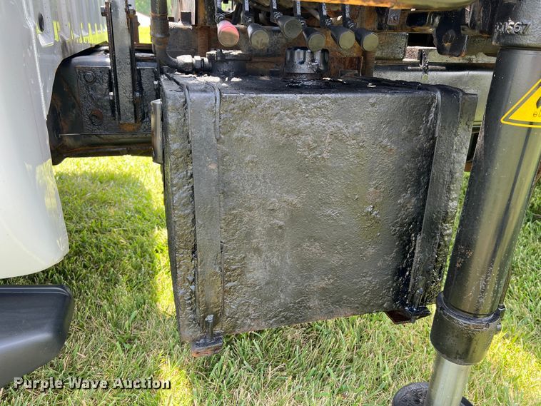 image for item JM9256 2014 Ford F550  flatbed truck