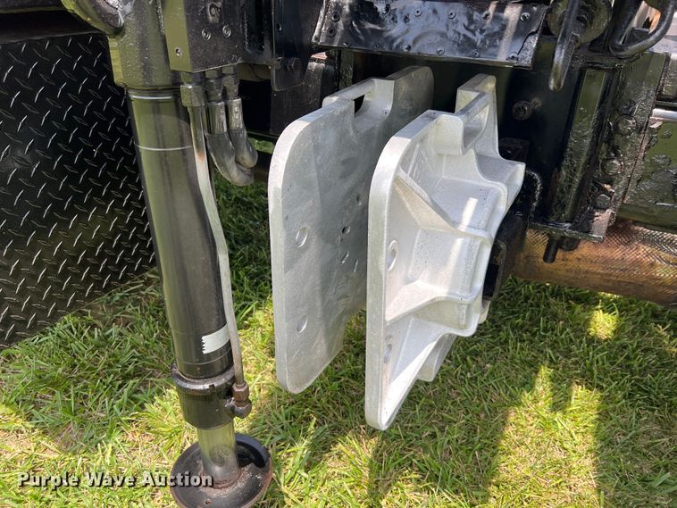 image for item JM9256 2014 Ford F550  flatbed truck