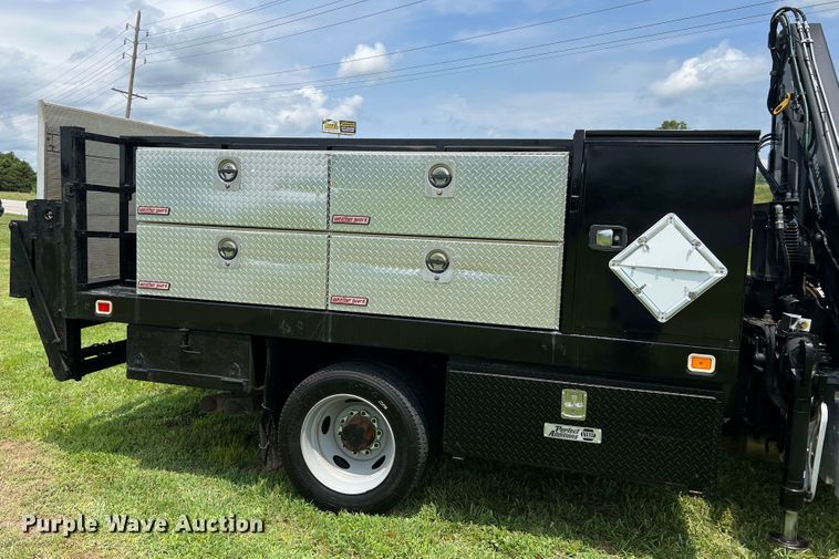 image for item JM9256 2014 Ford F550  flatbed truck