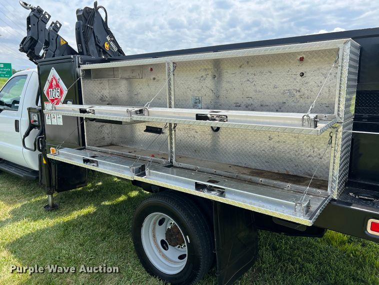 image for item JM9256 2014 Ford F550  flatbed truck