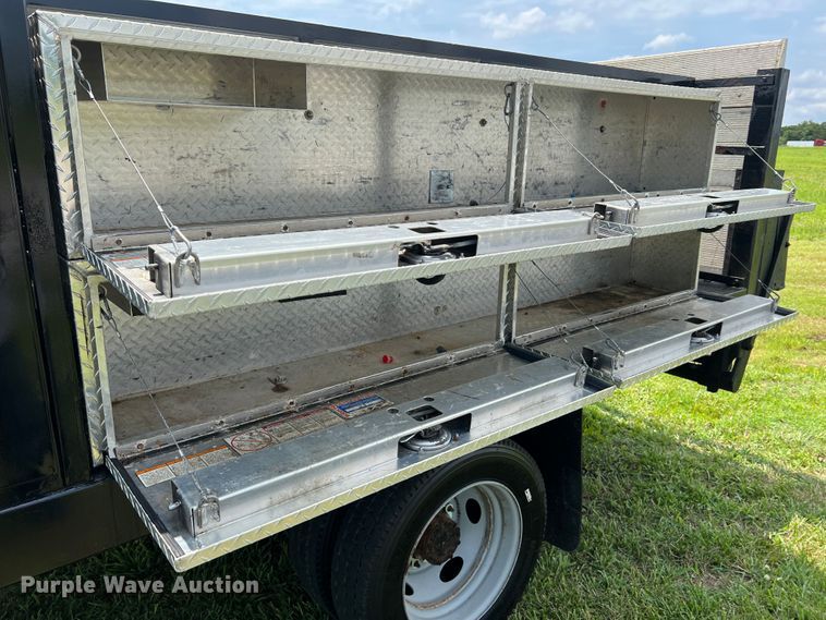 image for item JM9256 2014 Ford F550  flatbed truck