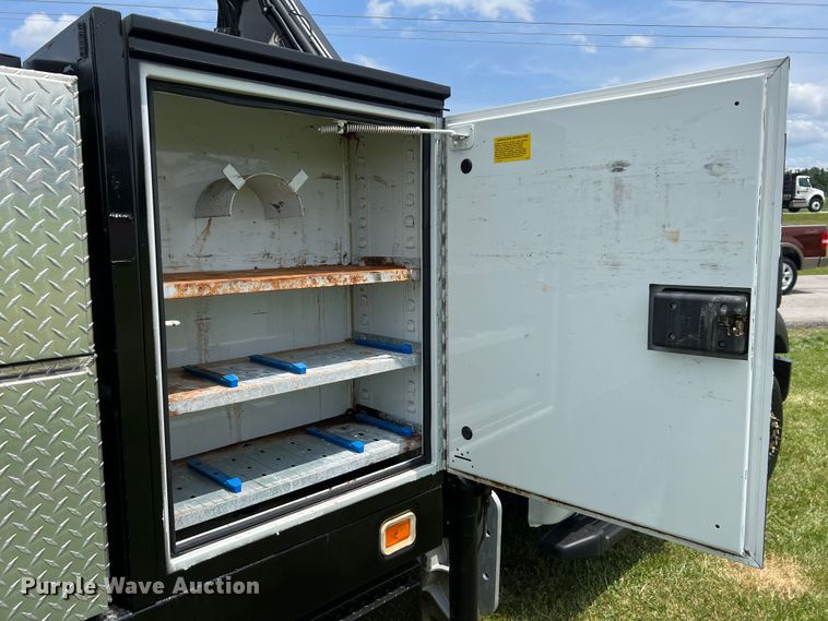 image for item JM9256 2014 Ford F550  flatbed truck