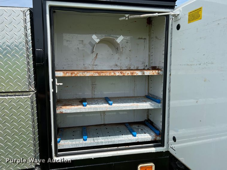 image for item JM9256 2014 Ford F550  flatbed truck