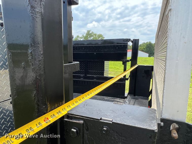 image for item JM9256 2014 Ford F550  flatbed truck