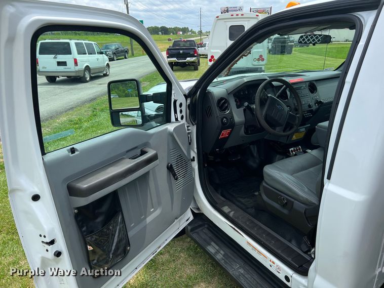 image for item JM9256 2014 Ford F550  flatbed truck