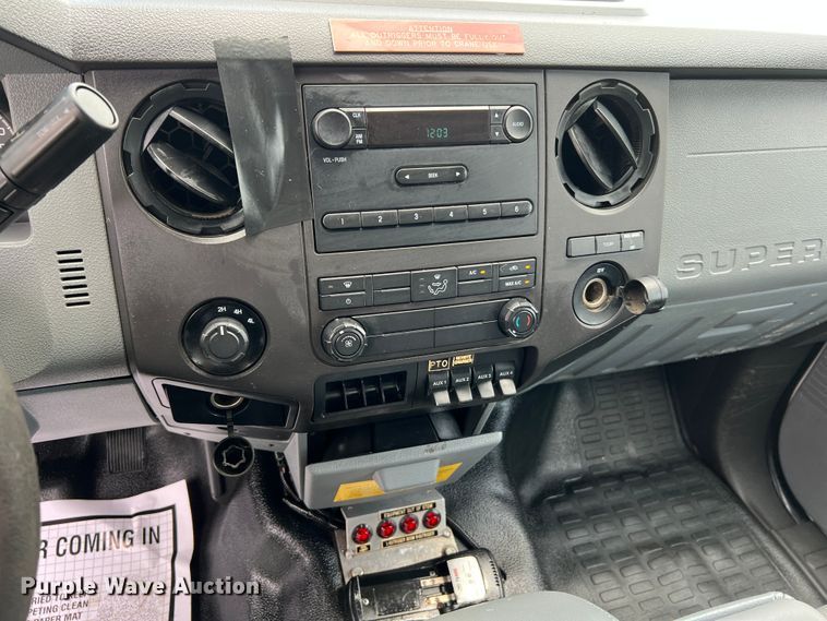 image for item JM9256 2014 Ford F550  flatbed truck