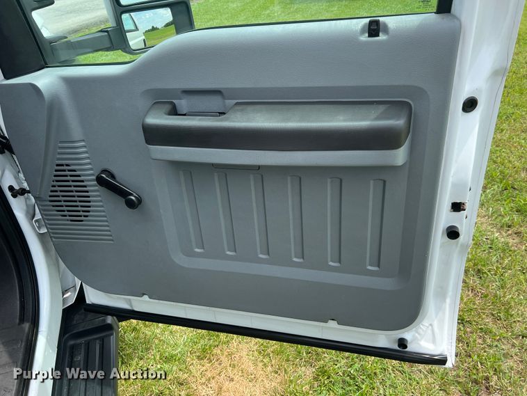 image for item JM9256 2014 Ford F550  flatbed truck