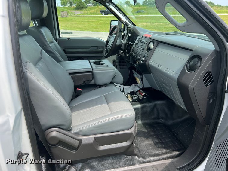 image for item JM9256 2014 Ford F550  flatbed truck