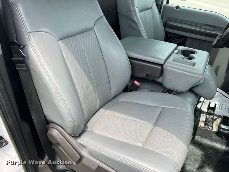 image for item JM9256 2014 Ford F550  flatbed truck