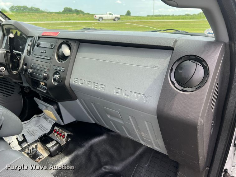 image for item JM9256 2014 Ford F550  flatbed truck