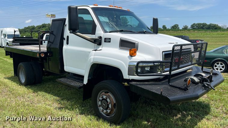 image for item JM9258 2006 GMC C4500  flatbed truck