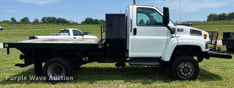 image for item JM9258 2006 GMC C4500  flatbed truck