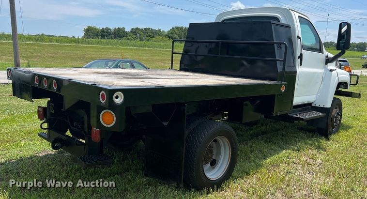 image for item JM9258 2006 GMC C4500  flatbed truck