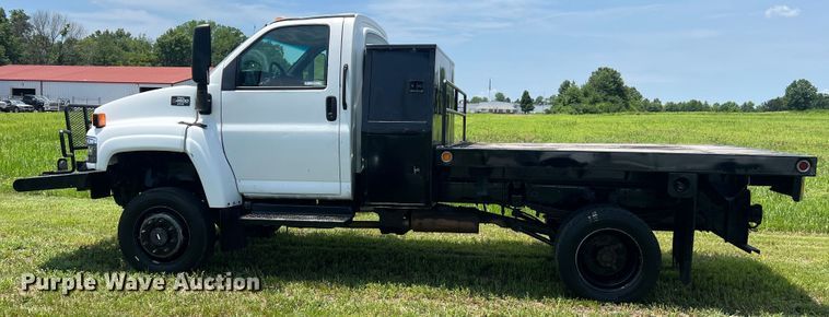 image for item JM9258 2006 GMC C4500  flatbed truck