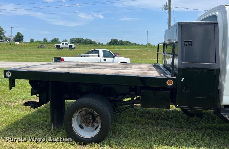 image for item JM9258 2006 GMC C4500  flatbed truck