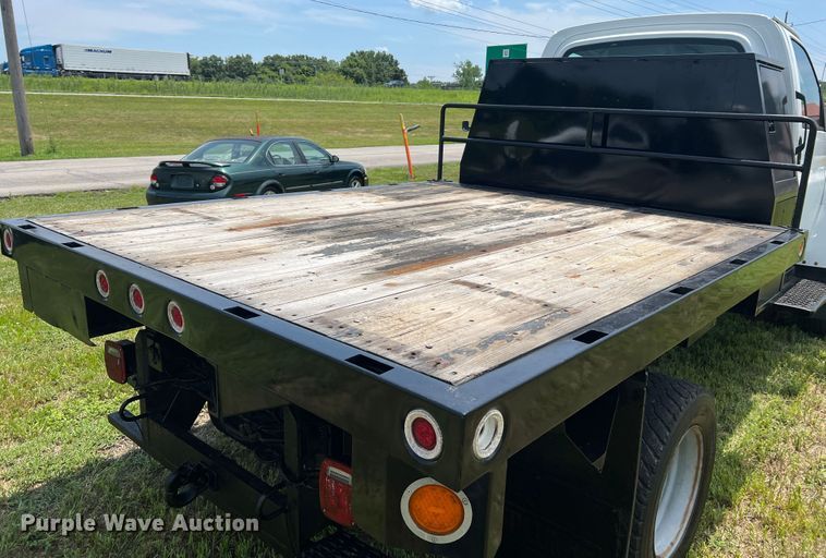 image for item JM9258 2006 GMC C4500  flatbed truck