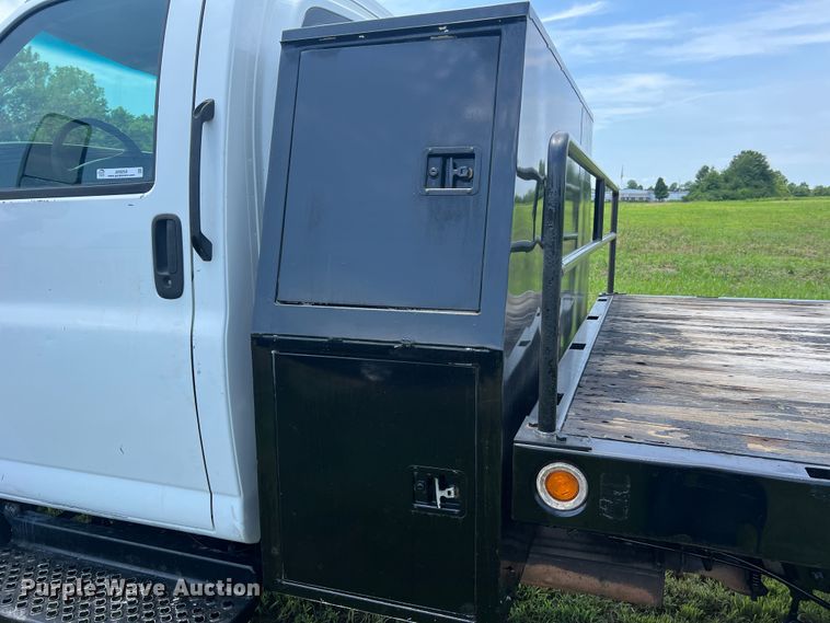 image for item JM9258 2006 GMC C4500  flatbed truck