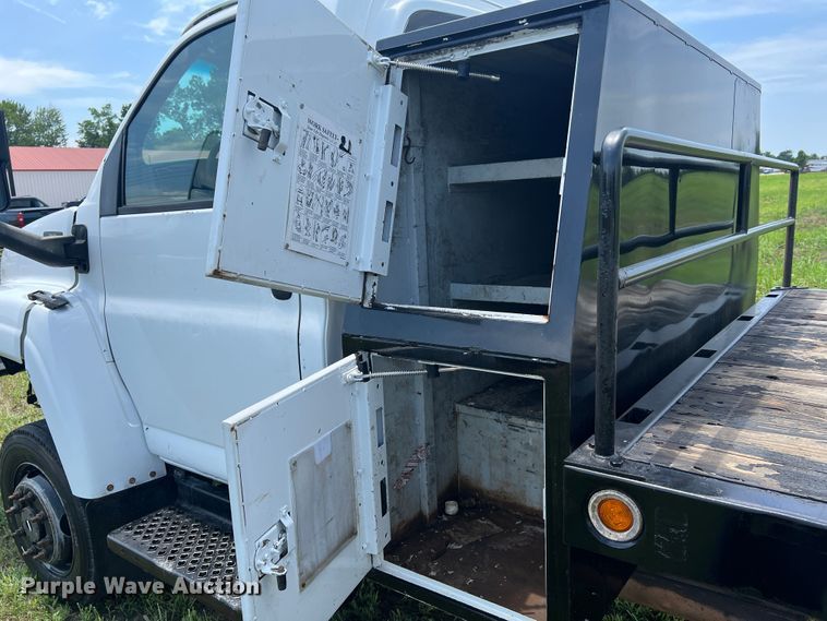 image for item JM9258 2006 GMC C4500  flatbed truck