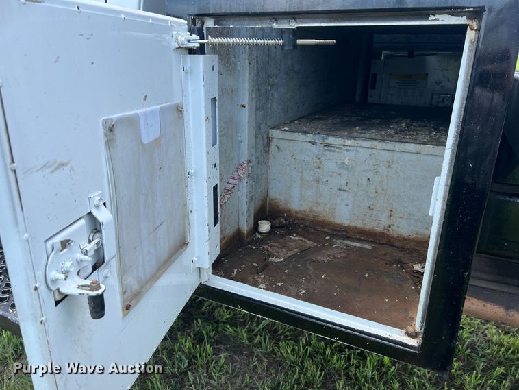 image for item JM9258 2006 GMC C4500  flatbed truck