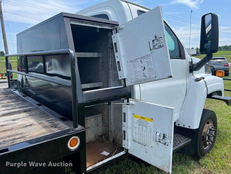 image for item JM9258 2006 GMC C4500  flatbed truck