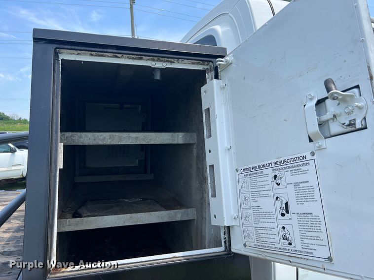 image for item JM9258 2006 GMC C4500  flatbed truck