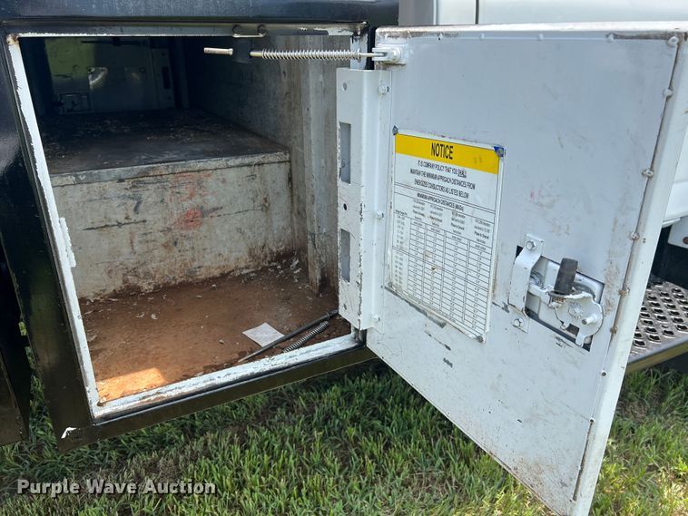 image for item JM9258 2006 GMC C4500  flatbed truck