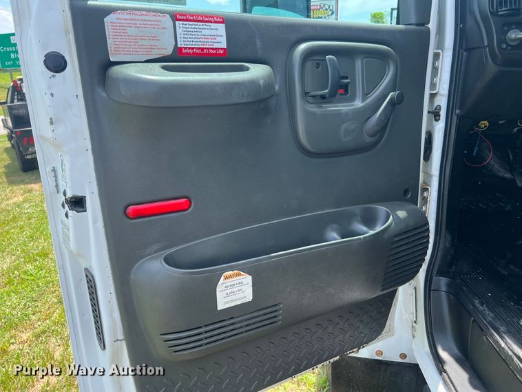 image for item JM9258 2006 GMC C4500  flatbed truck