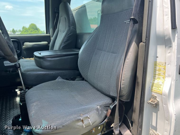 image for item JM9258 2006 GMC C4500  flatbed truck