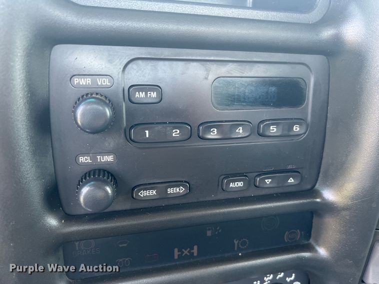 image for item JM9258 2006 GMC C4500  flatbed truck