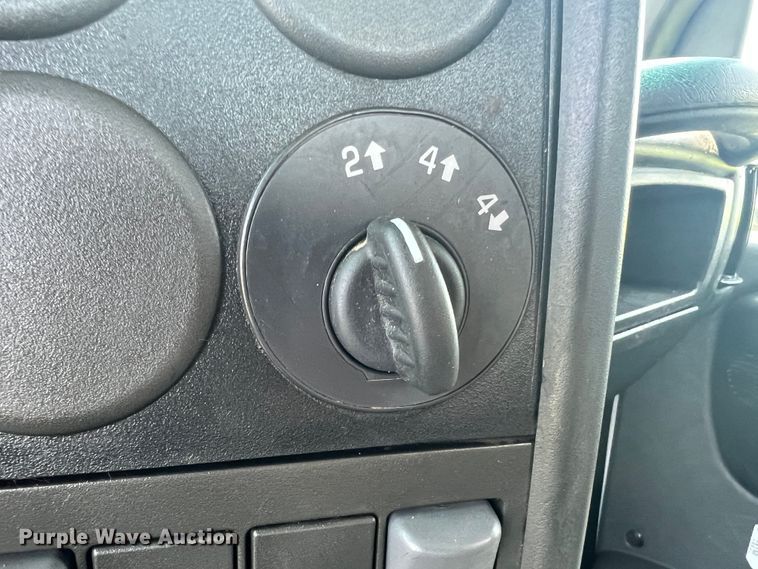 image for item JM9258 2006 GMC C4500  flatbed truck