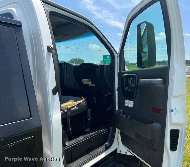 image for item JM9258 2006 GMC C4500  flatbed truck