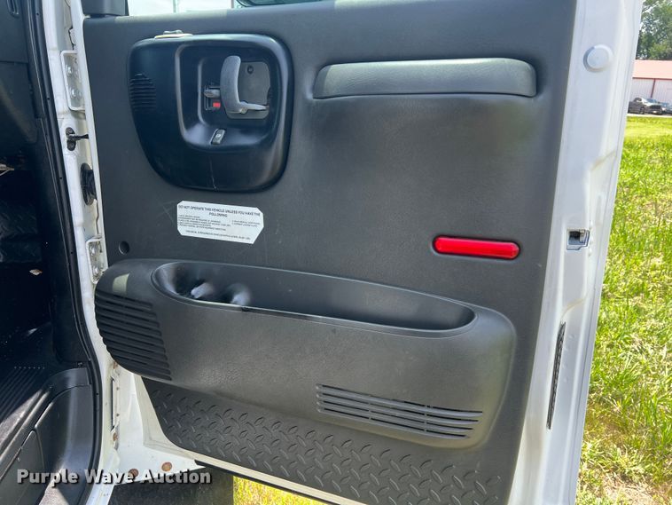 image for item JM9258 2006 GMC C4500  flatbed truck