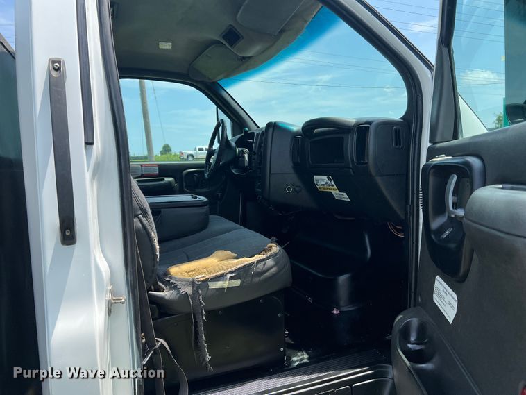 image for item JM9258 2006 GMC C4500  flatbed truck