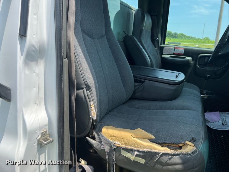 image for item JM9258 2006 GMC C4500  flatbed truck