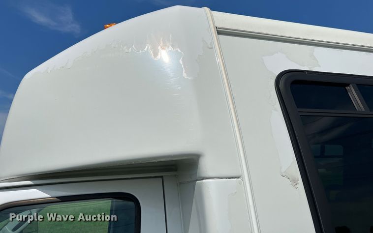 image for item JM9265 2011 Ford E350 Super Duty  shuttle bus