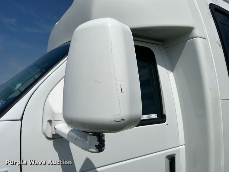 image for item JM9265 2011 Ford E350 Super Duty  shuttle bus