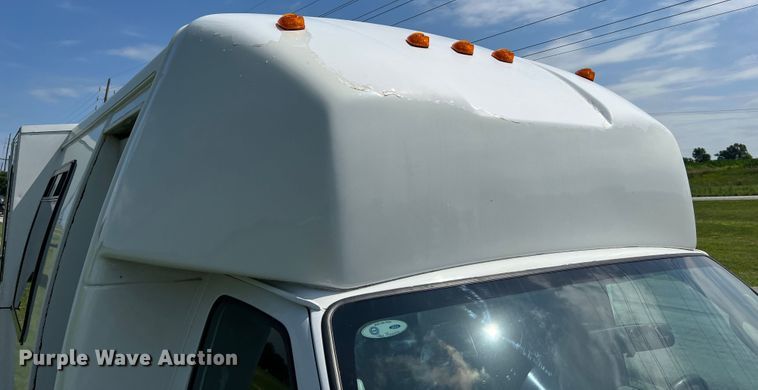 image for item JM9265 2011 Ford E350 Super Duty  shuttle bus