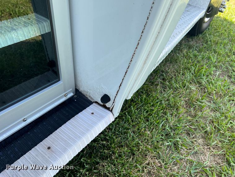 image for item JM9265 2011 Ford E350 Super Duty  shuttle bus