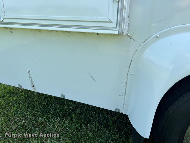 image for item JM9265 2011 Ford E350 Super Duty  shuttle bus