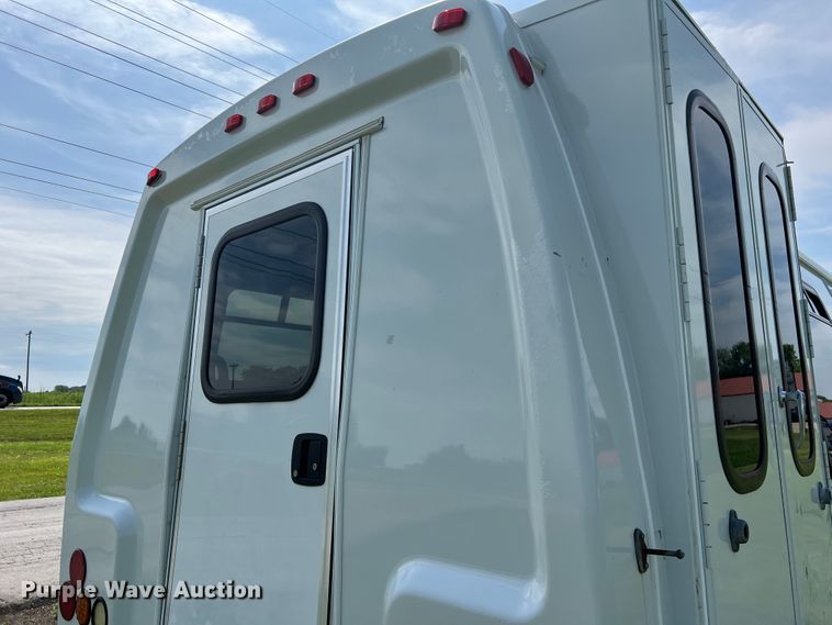 image for item JM9265 2011 Ford E350 Super Duty  shuttle bus