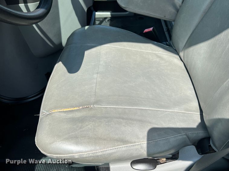 image for item JM9265 2011 Ford E350 Super Duty  shuttle bus