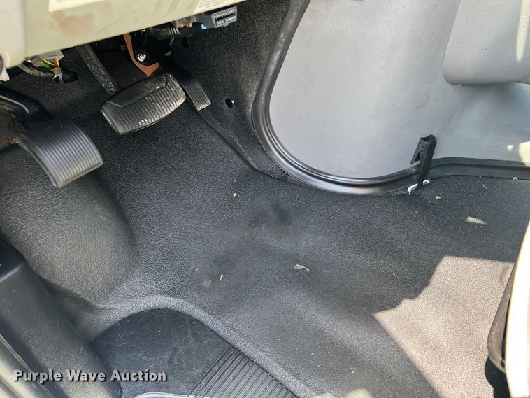 image for item JM9265 2011 Ford E350 Super Duty  shuttle bus