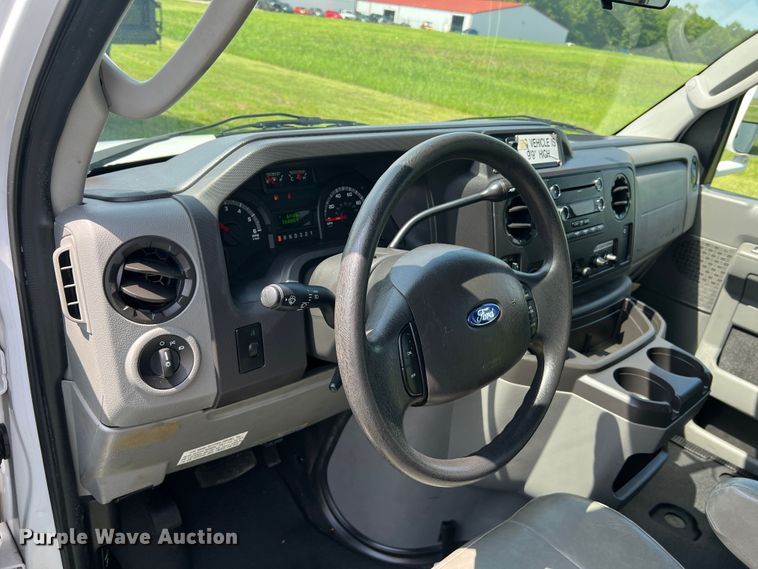 image for item JM9265 2011 Ford E350 Super Duty  shuttle bus