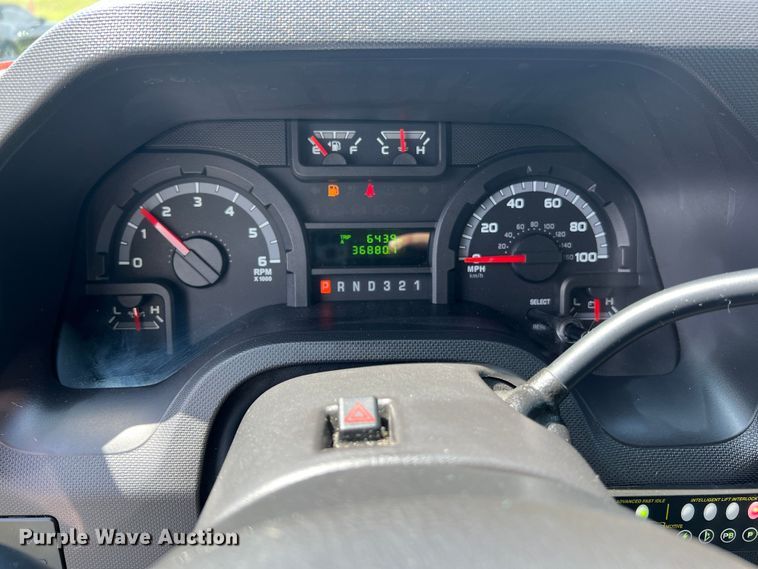 image for item JM9265 2011 Ford E350 Super Duty  shuttle bus