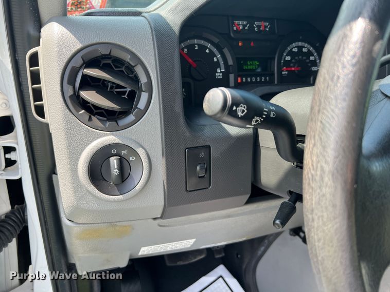 image for item JM9265 2011 Ford E350 Super Duty  shuttle bus