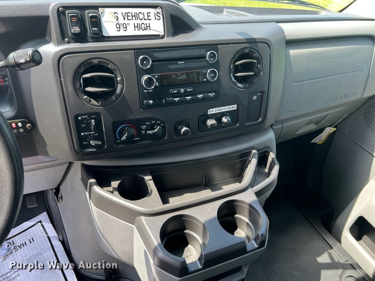 image for item JM9265 2011 Ford E350 Super Duty  shuttle bus